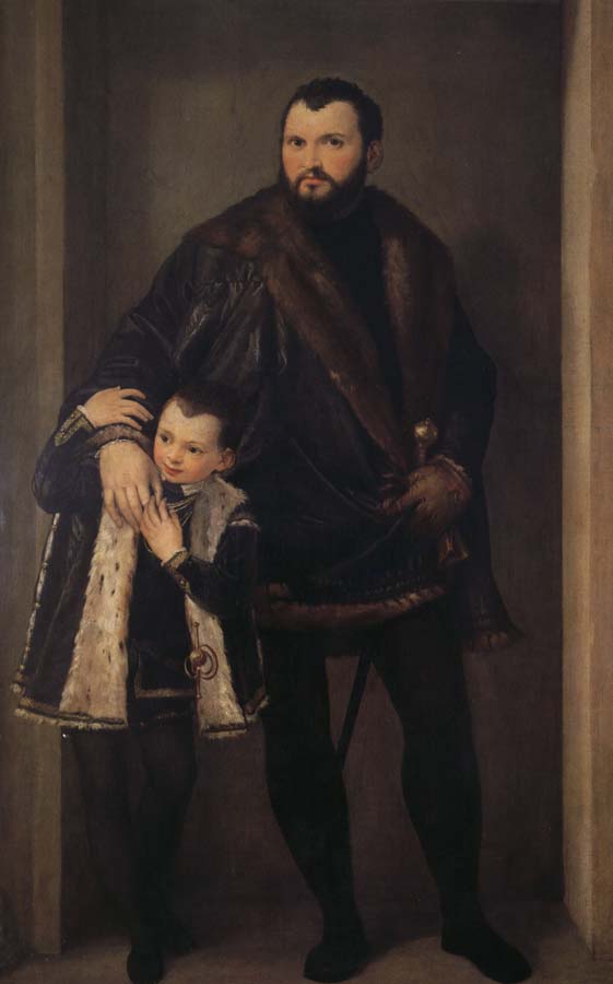 Reaches the Pohl to hold with his son Yadeliyanuo portrait